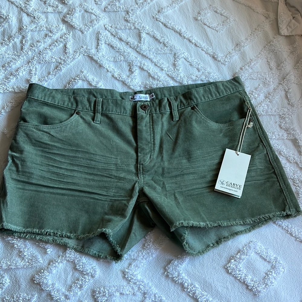 Carve Designs Oahu short- size 14